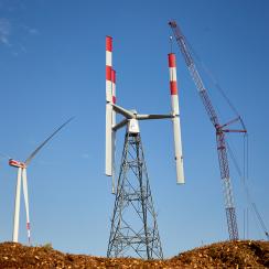 vertical-axis large wind turbine