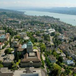Luftaufnahme vom Hauptgebäude der Universität Zürich @Universität Zürich; Manfred Richter