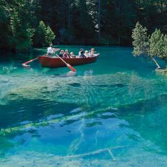 Intakte Natur:Klares Wasser im Blausee