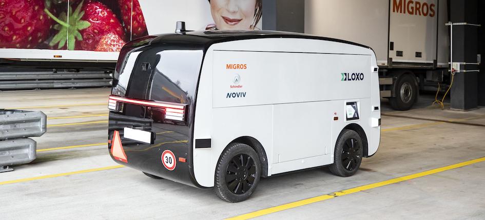 配备电动机的无人驾驶车辆正在Migros商店和位于埃比孔的Schindler（讯达）集团园区之间运送食品。 