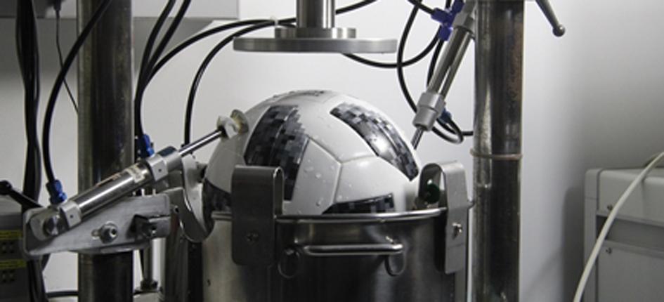 Швейцарская федеральная лаборатория материаловедения и технологий (Empa) одобрила официальный мяч предстоящего ЧМ-2018. (Фото: Empa)