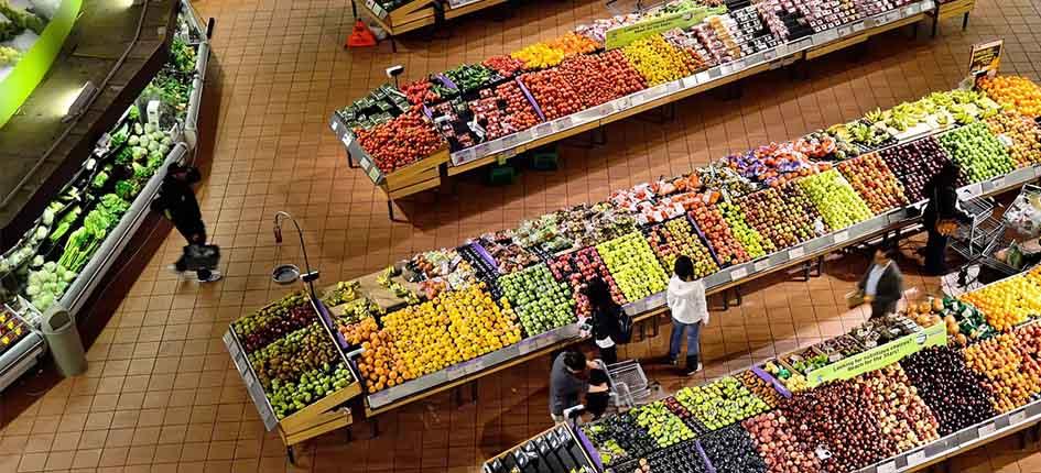 Das Team sustAInos hat im Rahmen des #herHACK einen Einkaufsassistenten entwickelt, der beim nachhaltigen Einkauf im Supermarkt hilft. 