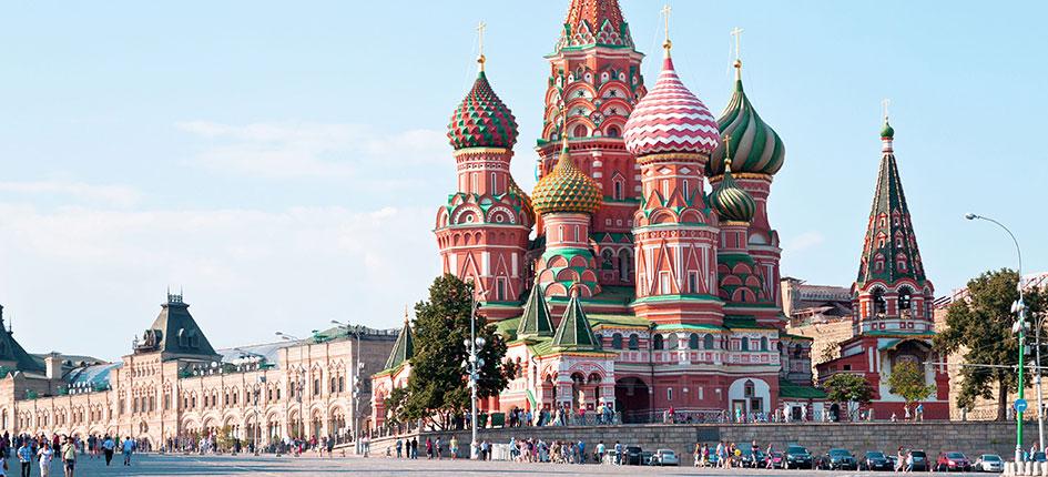 Roter Platz mit Basilius-Kathedrale in Moskau, Russland