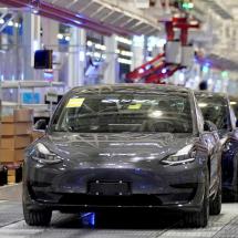 Volle Fahrt voraus: Die Auftragsbücher chinesischer Fabriken wie derjenigen von Tesla in Schanghai füllen sich wieder. (Bild: Aly Song / Reuters)