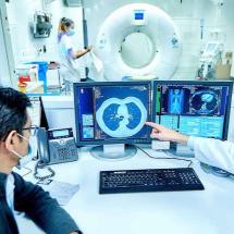 Nel 2021, l'Università di Berna e l'Inselspital hanno fondato il "Center for Artificial Intelligence in Medicine" (CAIM), che combina ricerca d'avanguardia, ingegneria, digitalizzazione e intelligenza artificiale per sviluppare nuove tecnologie mediche.