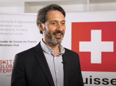 Sébastien Badault 称赞道：“在瑞士，人们理解加密技术试图实现的目标。”  