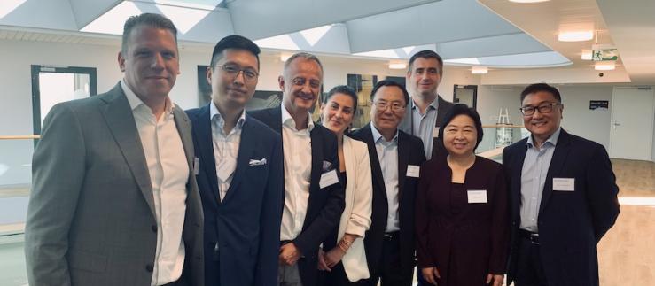 Le GGBa et la DG DERI ont soutenu CanSino Biologics dans son installation à Genève. De gauche à droite : Denis Cavin (DG DERI), Shun Zhou (GGBa), Pierre Morgon, Lidia Kebbab, Chao Shoubai, Thomas Bohn (GGBa), Helen Mao, Jean-Denis Shu