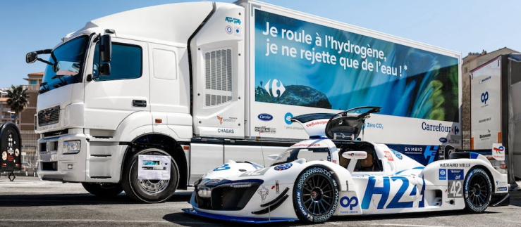 Après la voiture de course électrique hybride, GreenGT a conçu et testé un camion de 44 tonnes alimenté à l’hydrogène, qui ne rejette que de la vapeur d'eau.