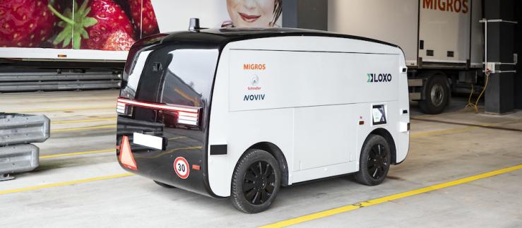 配备电动机的无人驾驶车辆正在Migros商店和位于埃比孔的Schindler（讯达）集团园区之间运送食品。 