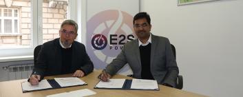 Sasha Savic (CEO of E2S Power) and Anand Pandey (Head- Renewables and New Business at India Power) signing the contract. 