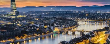 Life Sciences haben 2022 die Gründungen und Ansiedlungen in der Basel Area dominiert. Blick auf die Stadt Basel mit dem Roche Tower. 