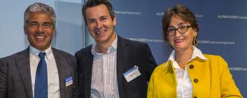 Christoph J. Gum, CEO und Mitgründer von Private Alpha (Mitte) nimmt den Fintech-Preis entgegen. Bild: UniCredit Bank Austria