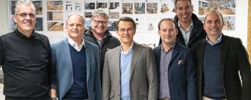 Freuen sich über die Einweihung des neuen Produktionsgebäudes von INTEGRA Biosciences in Zizers: Gian Fanzun, Urs Hartmann, Marco Bacchi, Adrian Oehler, Roy Dolder, Gian-Andrea Sutter, Mathias Barth. 