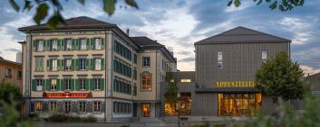 Locher啤酒公司新设立的访客中心，游客得以一窥啤酒的生产过程。 图片：zVg/Brauerrei Locher