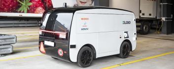 The driverless vehicle equipped with an electric motor is now delivering food products between the Migros store and the Schindler campus in Ebikon.