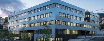 ヌーシャテル州のマイクロシティにはスイス連邦工科大学ローザンヌ（EPFL）の電気・マイクロテクノロジー研究所(IEM)の大半機能が集結しています。