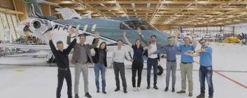 Die Hauptverantwortlichen des Projekts vor dem PC-24 MSN 501. Bild: Pilatus Flugzeugwerke AG