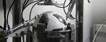 Швейцарская федеральная лаборатория материаловедения и технологий (Empa) одобрила официальный мяч предстоящего ЧМ-2018. (Фото: Empa)