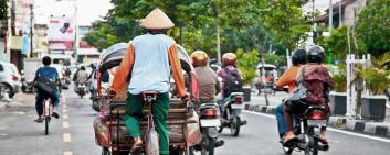 verschiedene Motorräder im Verkehr Vietnams