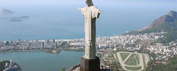 Vista della statua raffigurante Cristo Redentore a Rio de Janeiro