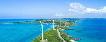 Turbine eoliche sulla costa del Giappone